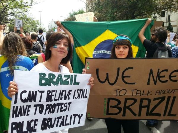 Foto da passeata de Berlim em apoio aos protestos no Brasil